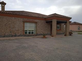 Xalet a Villanueva Golf. Villa garronés