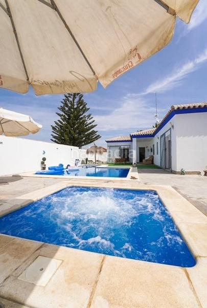 Foto d9e46589-431b-4026-b886-3eb93651acfd. Alquiler chalet villa encanto en Núcleo urbano Chiclana de la Frontera