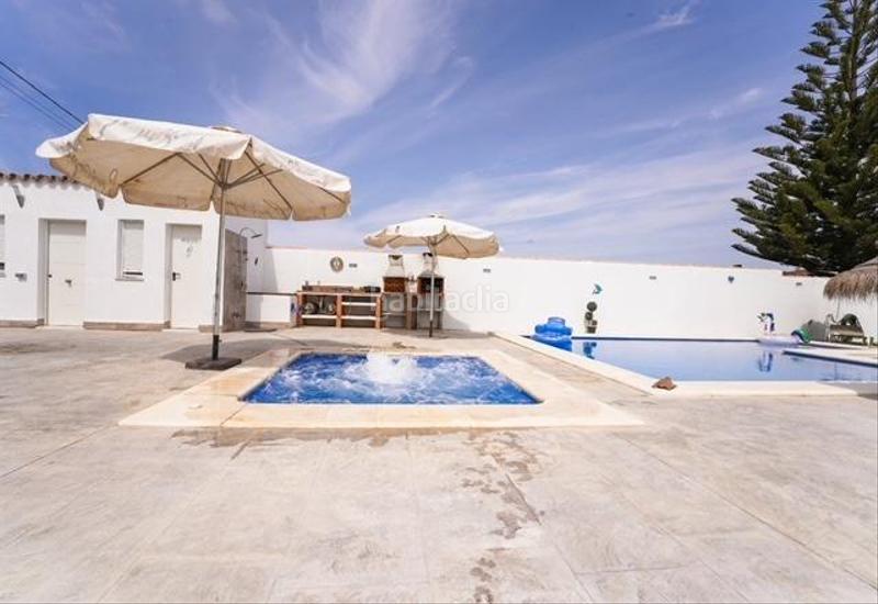 Foto d2537409-dea7-40c8-8cdb-8872d814457a. Miete chalet mit pool in Núcleo urbano Chiclana de la Frontera