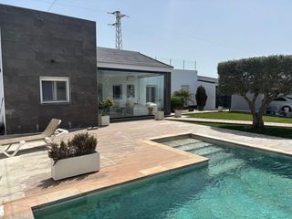 Chalet en Las Lagunas - Campano. Villa centauro con piscina