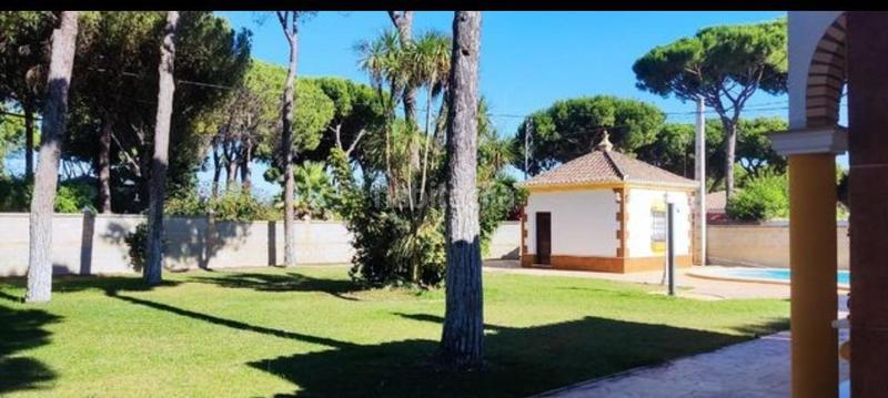 Foto 93b41f39-a724-4813-88fd-7e75f8e06181. Chalet with parking pool in Las Lagunas - Campano Chiclana de la Frontera
