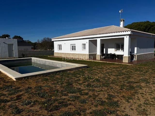 Foto a92e831e-1601-4b78-9abc-343bd64f7f9d. Xalet amb piscina a Las Lagunas - Campano Chiclana de la Frontera
