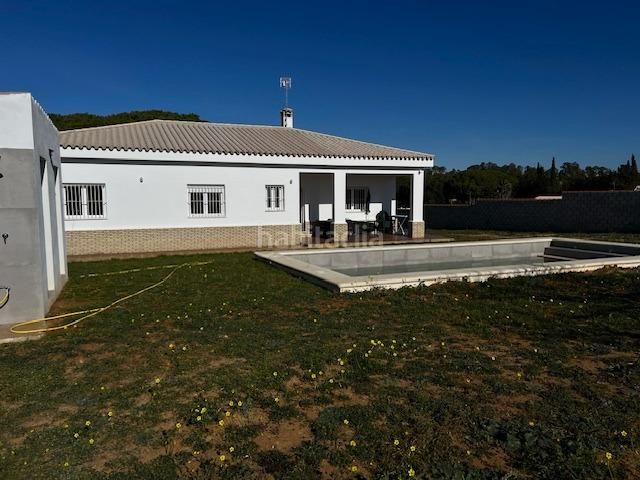 Foto e52fdfed-7964-4bef-b013-12d8cd2a8670. Xalet amb piscina a Las Lagunas - Campano Chiclana de la Frontera