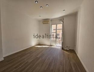 Rent Flat in Nou Moles. Piso sin amueblar en zona olivereta