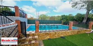 Chalet en Cumbres de Calicanto. Chalet con piscina en torrent