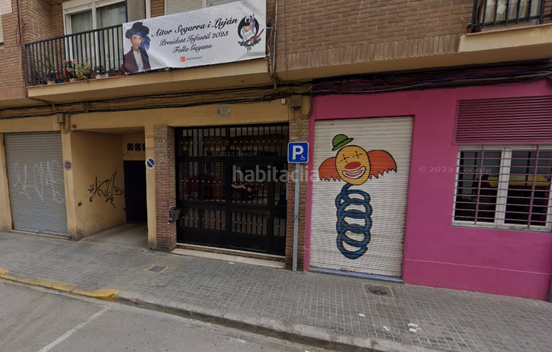 Foto f12df9b9-b3cb-413a-969f-8e13352fac27. Parking voiture dans Torrefiel Valencia