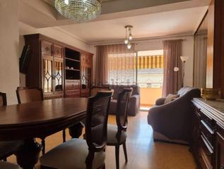 Miete Etagenwohnung  Carrer de pere bonfill. Alquiler piso en zona botanico