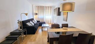 Rent Flat in Carrer del rosselló 500. Espectacular piso para estudiantes