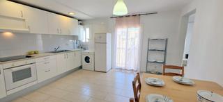 Rent Flat in Passatge del rellotge 3. Pisazo 4 hab muy grandes, para estudiantes