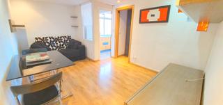 Affitto Appartamento  Carrer d'almagro 3. Acogedor piso con mucha luz natural