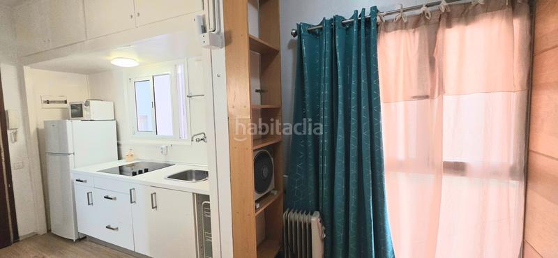 Foto 9889c410-f3a6-4a42-a0d8-c2e4990c930b. Alquiler estudio en carrer d'obradors 7 studio con mucha luz en Barcelona