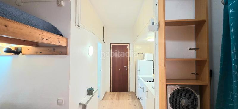 Foto bd7a74a0-af0c-4662-a516-daf37d67afc2. Alquiler estudio en carrer d'obradors 7 studio con mucha luz en Barcelona