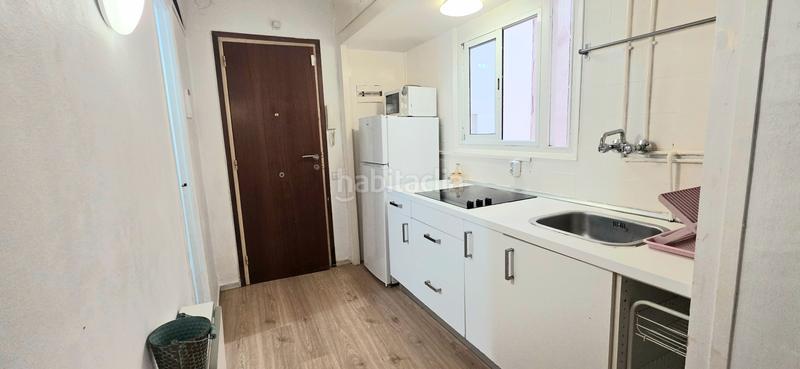 Foto f2f6aa0e-1144-41b1-8204-e108f0100b5e. Alquiler estudio en carrer d'obradors 7 studio con mucha luz en Barcelona