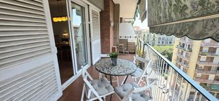 Alquiler Piso  Passeig de sant joan 137. Pisazo con dos terrazas, para estudiantes