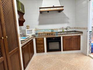 Semi detached house  Jarifa. Venta de casa con garaje propio