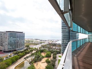 Alquiler Apartamento en Diagonal Mar i el Front Marítim del Poblenou. Apartamento en primera línea de mar con terraza en diagonal del