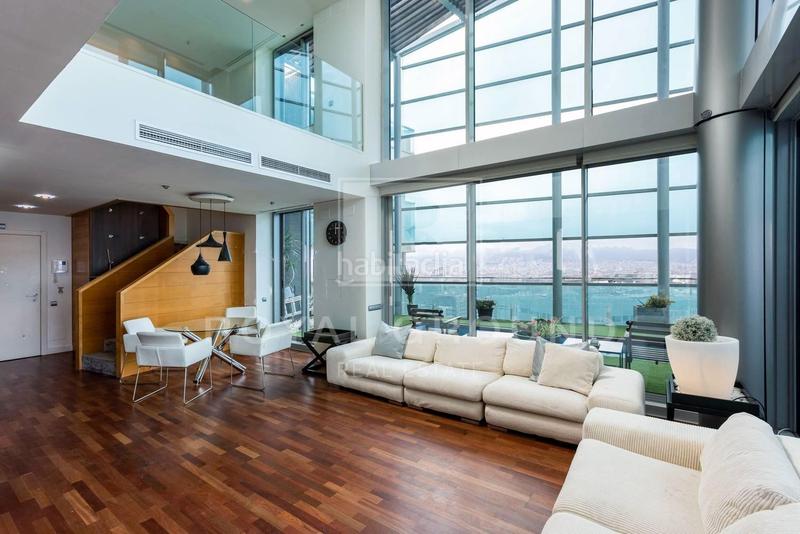 Foto 0076803f-c9c4-48ed-b3b1-ff22d7e47e54. Attico con riscaldamento parcheggio piscina in Diagonal Mar i el Front Marítim del Poblenou Barcelona