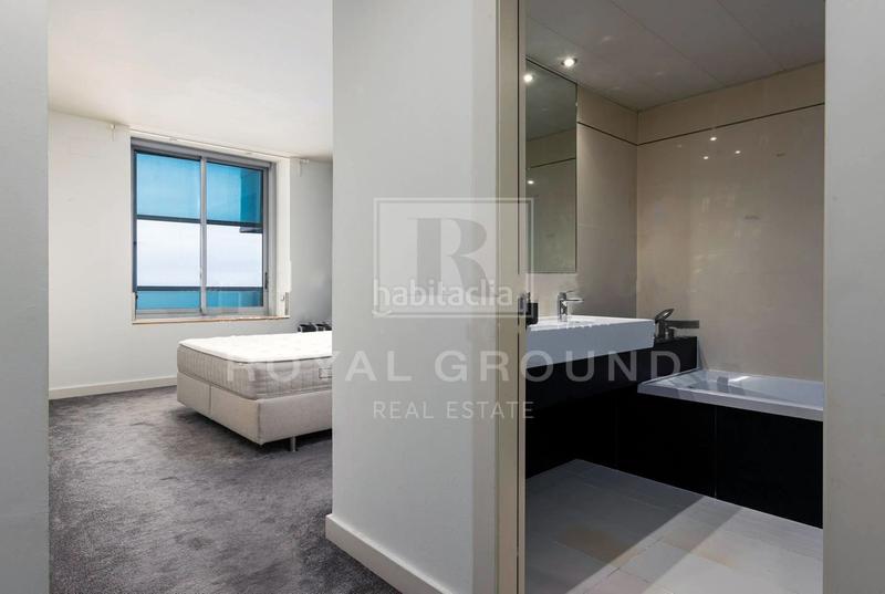 Foto cef96c64-85db-4ad1-8c17-0a433f160f9b. Attico con riscaldamento parcheggio piscina in Diagonal Mar i el Front Marítim del Poblenou Barcelona