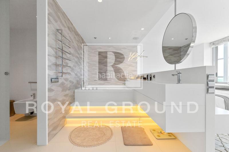 Foto 46a01e08-d22b-42d2-93dc-17b21aaafa13. Àtic amb aparcament piscina a Diagonal Mar i el Front Marítim del Poblenou Barcelona