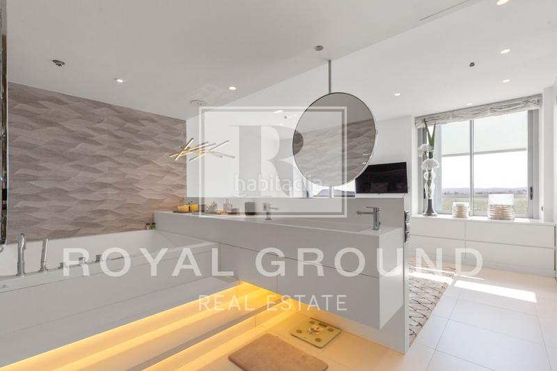 Foto 932ed862-8eac-428e-b222-a6381dbfc3a2. Àtic amb aparcament piscina a Diagonal Mar i el Front Marítim del Poblenou Barcelona