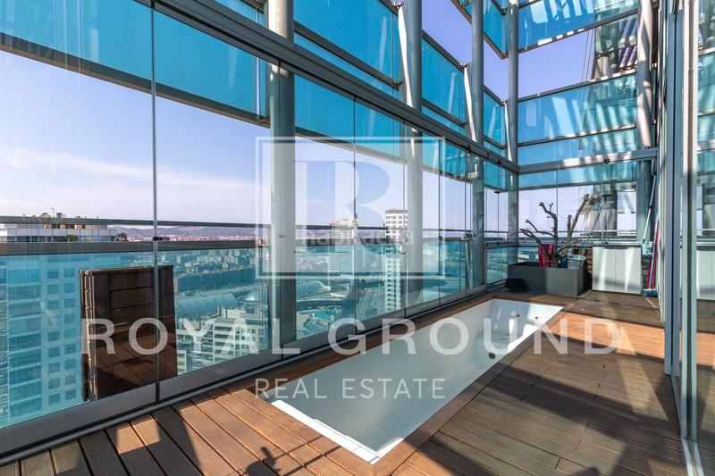 Foto b9be04e1-734f-4035-941c-4a7f2d424842. Àtic amb aparcament piscina a Diagonal Mar i el Front Marítim del Poblenou Barcelona