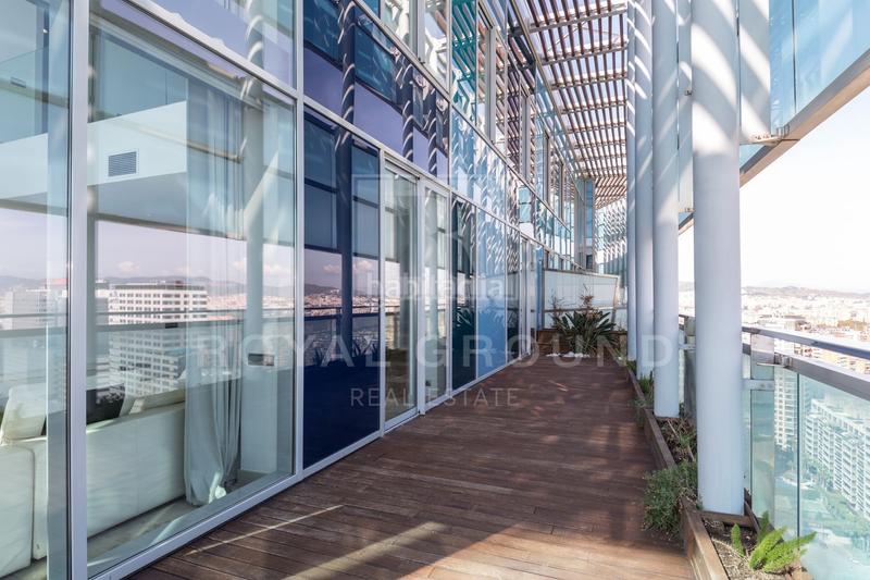 Foto 89ac0852-cffd-4912-a837-6bb3e50ad939. Lloguer àtic amb calefacció aparcament piscina a Barcelona