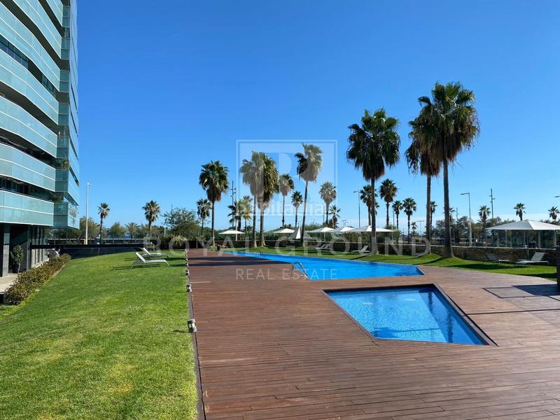 Foto f459a347-1a83-4bdf-8c9f-ba651b72038f. Lloguer àtic amb calefacció aparcament piscina a Barcelona