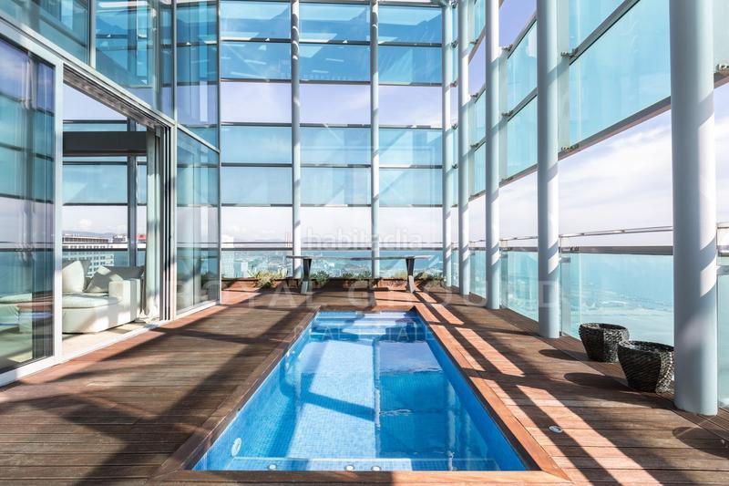 Foto f8687d71-bde0-4e5f-9b05-13fb2732cbab. Lloguer àtic amb calefacció aparcament piscina a Barcelona