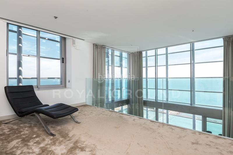 Foto 33cdc800-e064-4337-9a4c-fe89780f0585. Affitto attico con riscaldamento parcheggio piscina in Barcelona