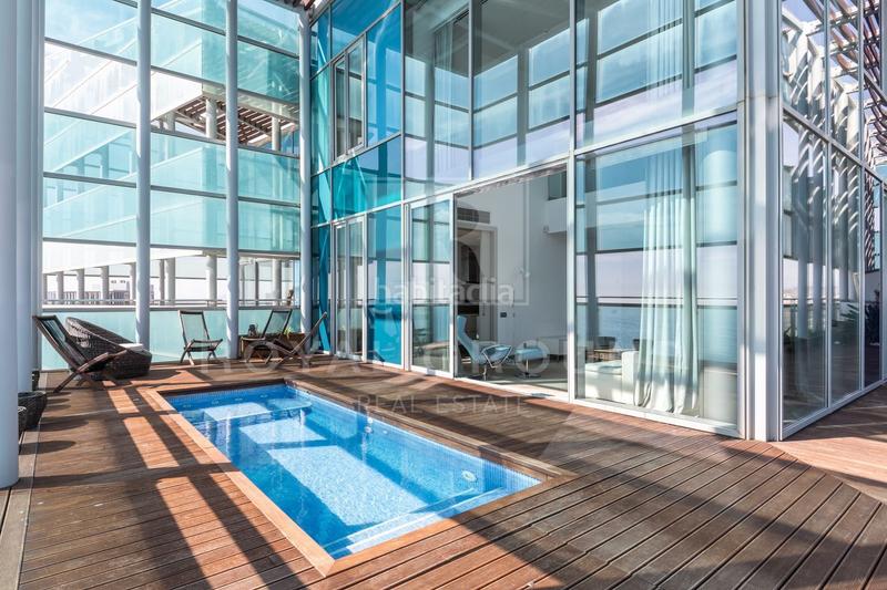 Foto 4a6bdefe-03e2-4af4-afec-82ec23eb4cb5. Affitto attico con riscaldamento parcheggio piscina in Barcelona