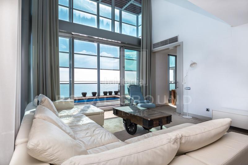 Foto 75b7bf78-5fe2-42a8-b944-d1456be6d6f3. Affitto attico con riscaldamento parcheggio piscina in Barcelona