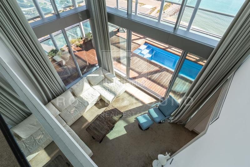 Foto cde03b6b-2fd6-4e73-a0a4-aa47a6e4b81d. Affitto attico con riscaldamento parcheggio piscina in Barcelona