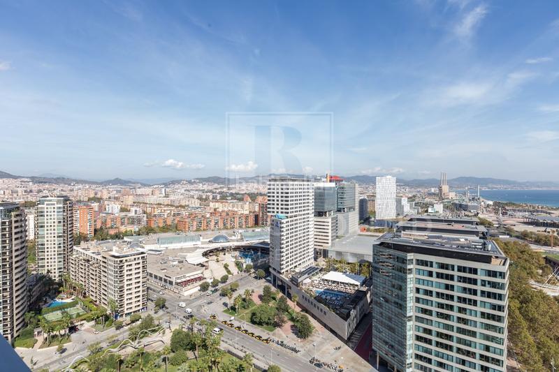 Foto 1d85ea50-91bd-441c-b0f8-78c1dec83758. Location attique avec chauffage parking piscine dans Barcelona