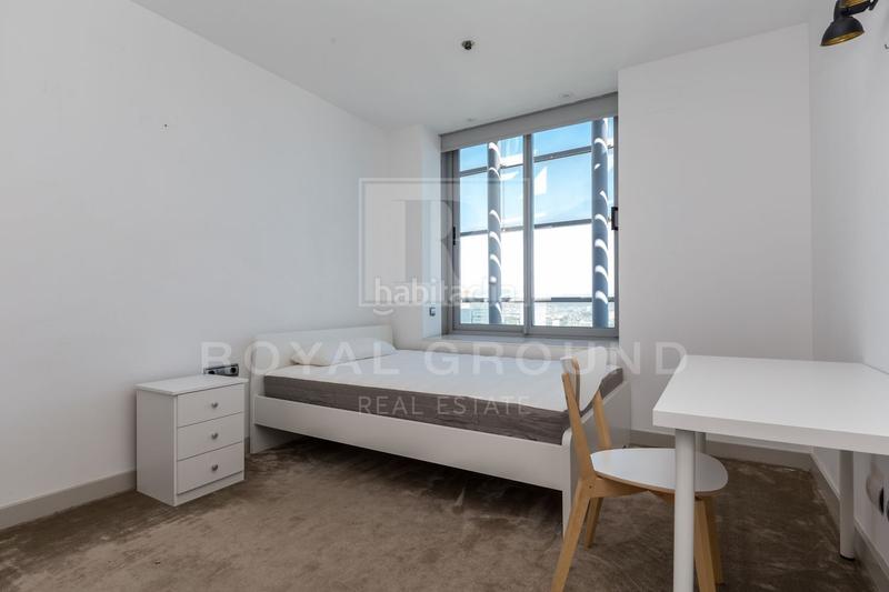 Foto 46f66974-b6bf-431f-9551-15cfe27e7dfd. Location attique avec chauffage parking piscine dans Barcelona