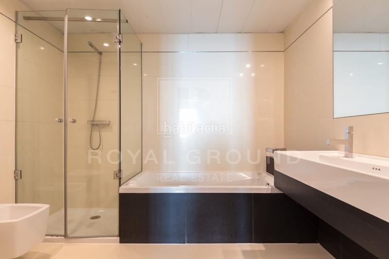 Foto 5a13067a-0960-406c-9fbc-b6077c95ece7. Location attique avec chauffage parking piscine dans Barcelona