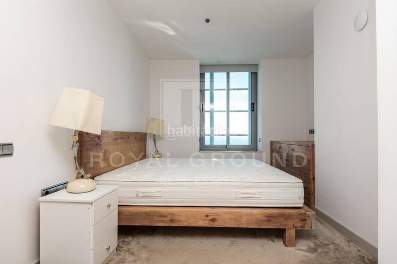 Foto 61a78a4b-02b3-4683-bc1f-827c5ff11a25. Location attique avec chauffage parking piscine dans Barcelona