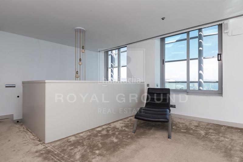 Foto df9737a6-e2d9-415c-908f-d3528b9d9a63. Location attique avec chauffage parking piscine dans Barcelona