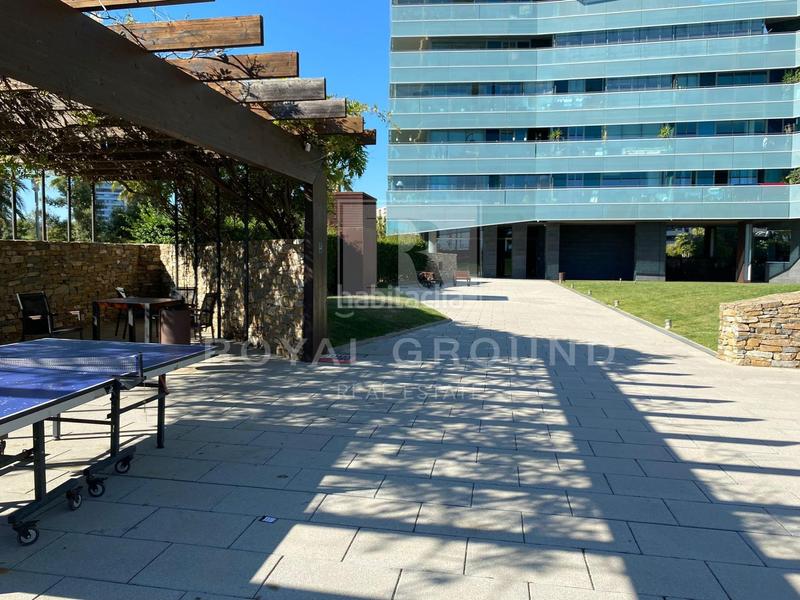 Foto df9e7f26-1237-4e5d-bbdd-4e359e85a2b6. Location attique avec chauffage parking piscine dans Barcelona