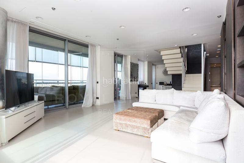 Foto 0be25147-0b67-4cae-aca2-b79924a80bc8. Affitto duplex con riscaldamento parcheggio piscina in Barcelona