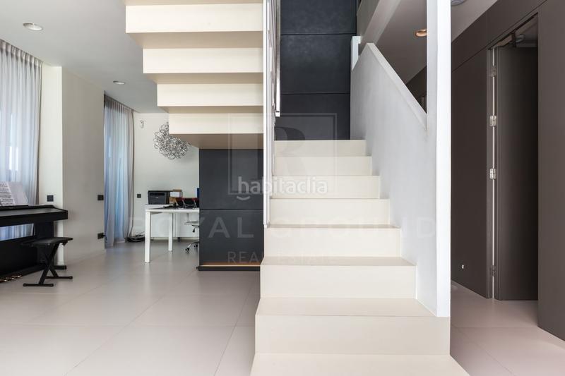 Foto 117932b3-d4f7-4739-9a44-6dc5fa4c75f2. Affitto duplex con riscaldamento parcheggio piscina in Barcelona