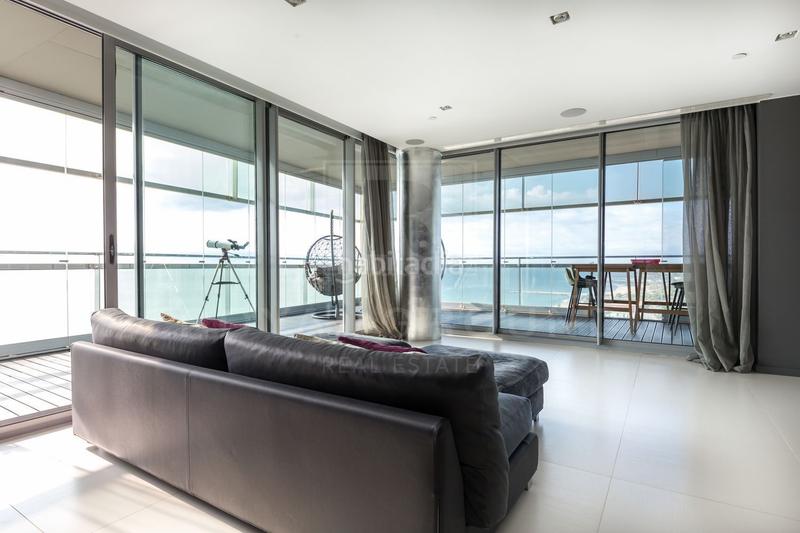 Foto 159c8baa-3f1b-4444-ae79-bc27001d9634. Affitto duplex con riscaldamento parcheggio piscina in Barcelona