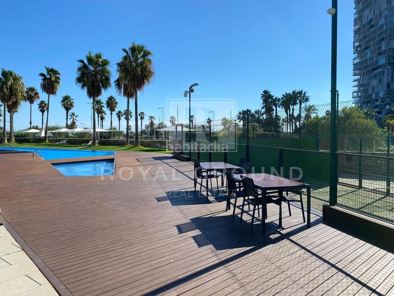 Foto 589f7b11-c2c9-4d18-b176-bc750fed494b. Affitto duplex con riscaldamento parcheggio piscina in Barcelona