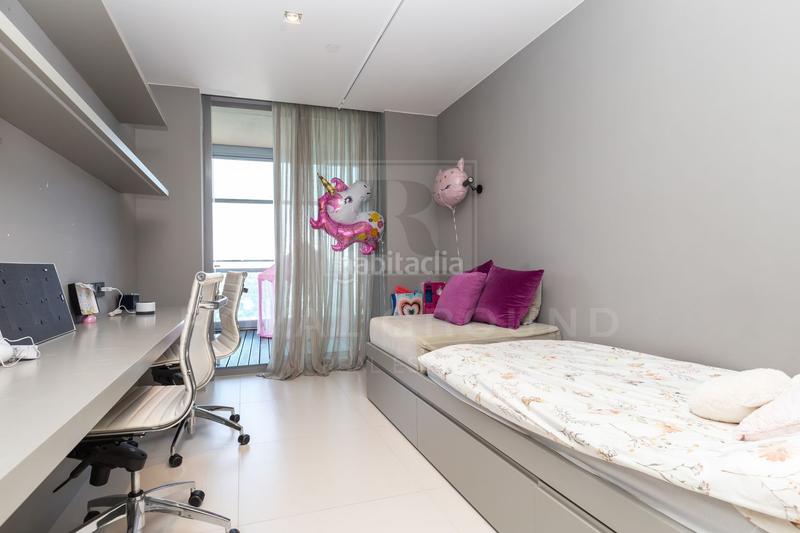 Foto 9c901f15-1bb6-43ba-962c-1fcc950f9c84. Affitto duplex con riscaldamento parcheggio piscina in Barcelona