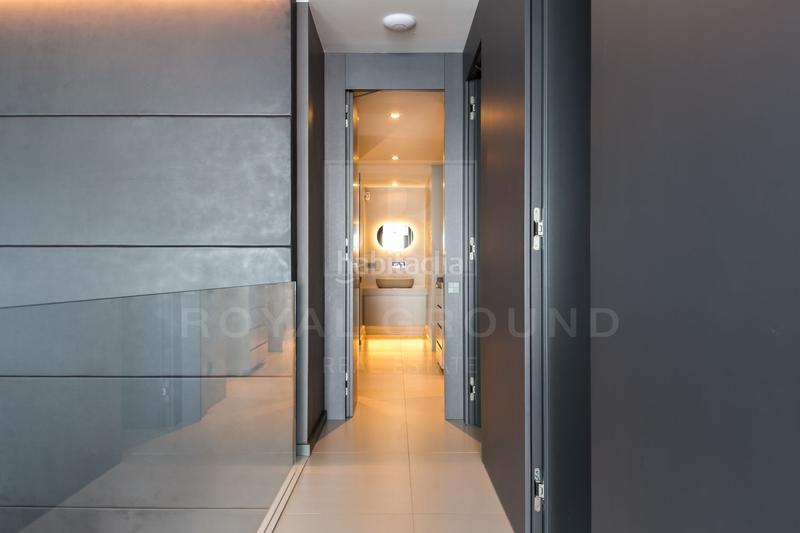 Foto abcd13d5-214b-4b16-8e68-b1154a25dfe3. Affitto duplex con riscaldamento parcheggio piscina in Barcelona