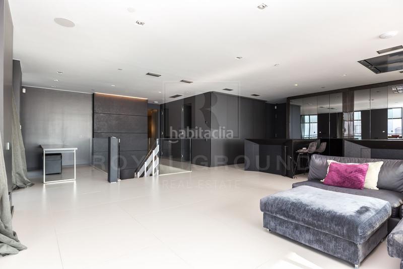 Foto d630e2cc-0afc-497f-8119-ea132ddf3c3c. Affitto duplex con riscaldamento parcheggio piscina in Barcelona