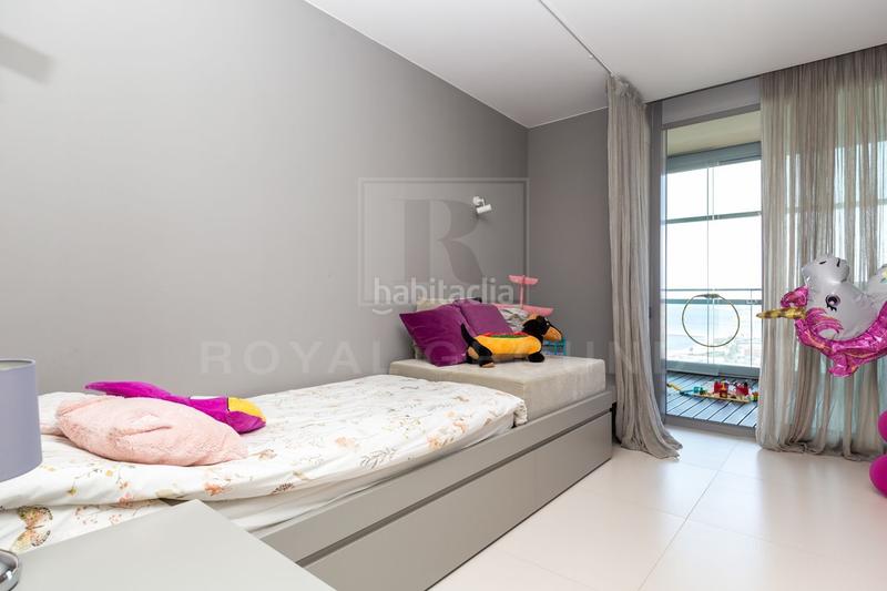 Foto f13d5120-9caf-443b-bccd-2cd1e4f6f40c. Affitto duplex con riscaldamento parcheggio piscina in Barcelona