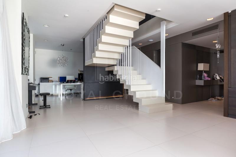 Foto ff3420c7-3ff4-48ab-9356-d123a1b3b9d7. Affitto duplex con riscaldamento parcheggio piscina in Barcelona