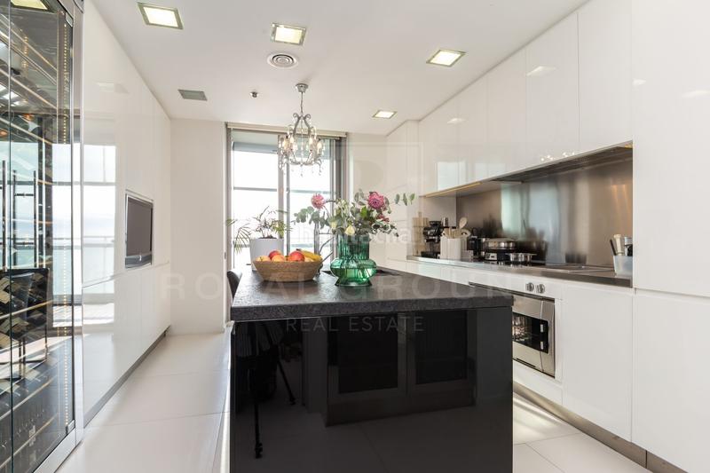 Foto 07b6b484-fa61-4a1a-9df9-37395b52eedf. Location duplex avec chauffage parking piscine dans Barcelona