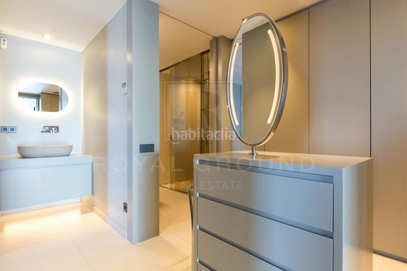 Foto 07d9db1f-381d-4c66-912d-ee4cbc09fb04. Location duplex avec chauffage parking piscine dans Barcelona