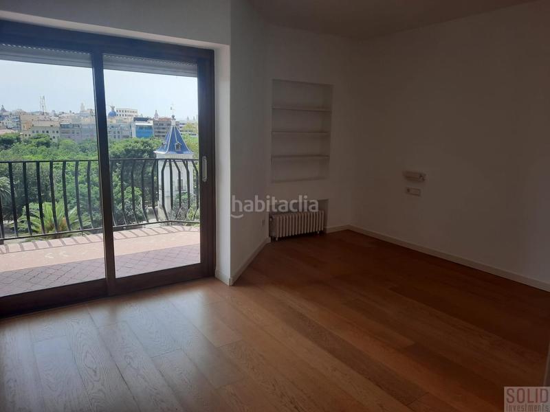 Foto 534f018d-4d58-4d59-ad9d-392d044f54a8. Pis a Exposició Valencia